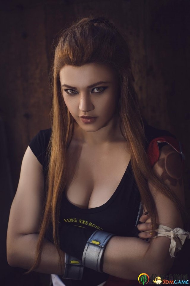 《守望先锋》布丽吉塔cosplay，妆容细腻身姿曼妙