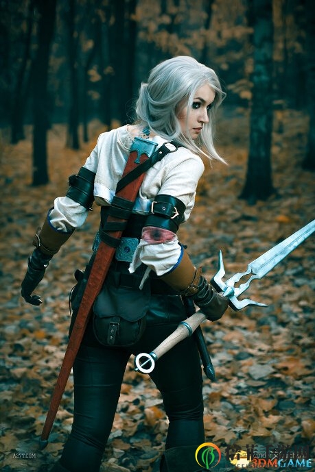 《巫师3》希里Cosplay惊艳，冷艳美图令人陶醉